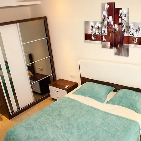 Crystal Garden Daire *